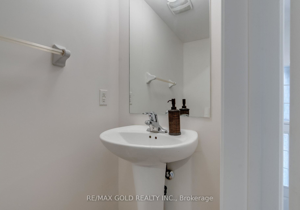740-maxman-street-mississauga-ontario-w13591438