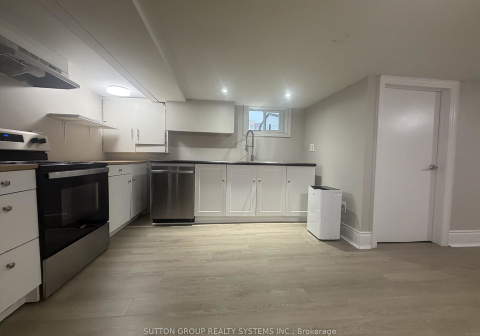 3-tyrone-avenue-toronto-north-york-ontario-w13591584