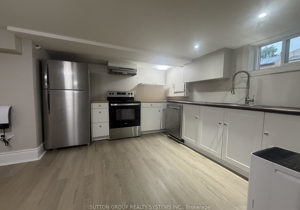 3-tyrone-avenue-toronto-north-york-ontario-w13591584