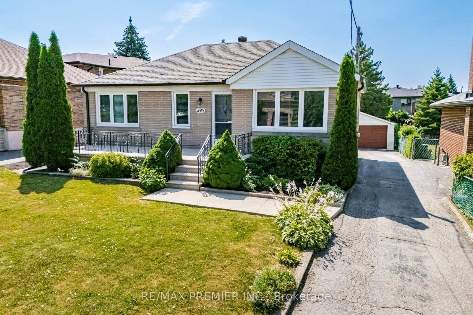 295-falstaff-avenue-toronto-north-york-ontario-w13591974
