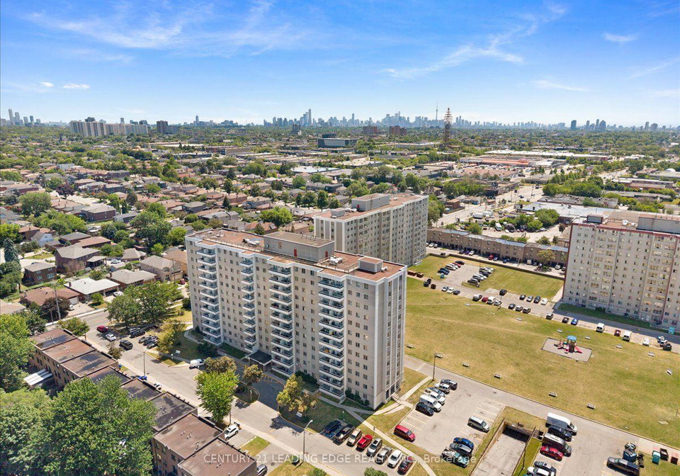 200-lotherton-pathway-toronto-north-york-ontario-w13592376