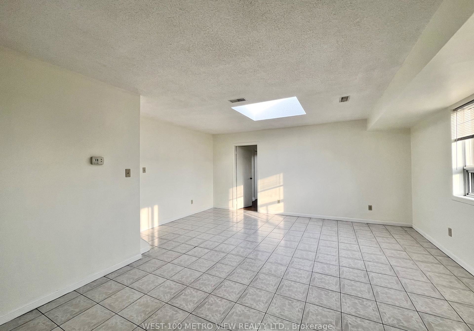1686-st-clair-avenue-w-toronto-toronto-ontario-w13592462