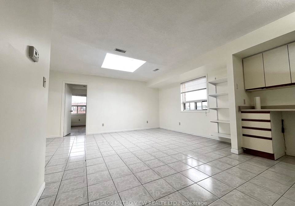 1686-st-clair-avenue-w-toronto-toronto-ontario-w13592462