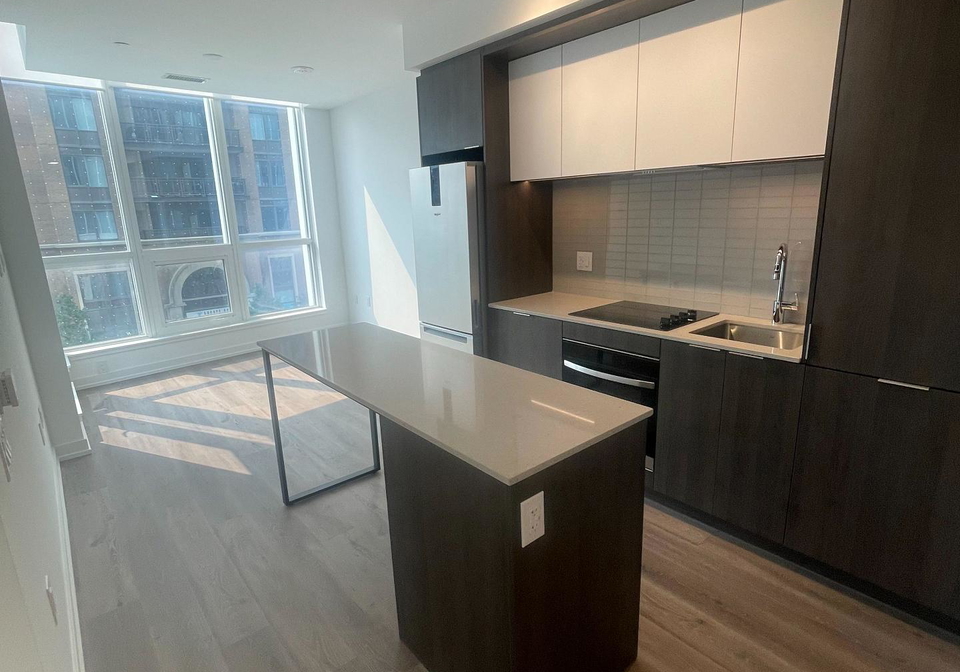 395-square-one-drive-mississauga-ontario-w13593462