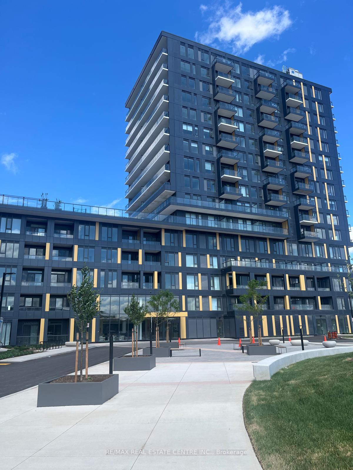 4878-powers-common-burlington-ontario-w13593490
