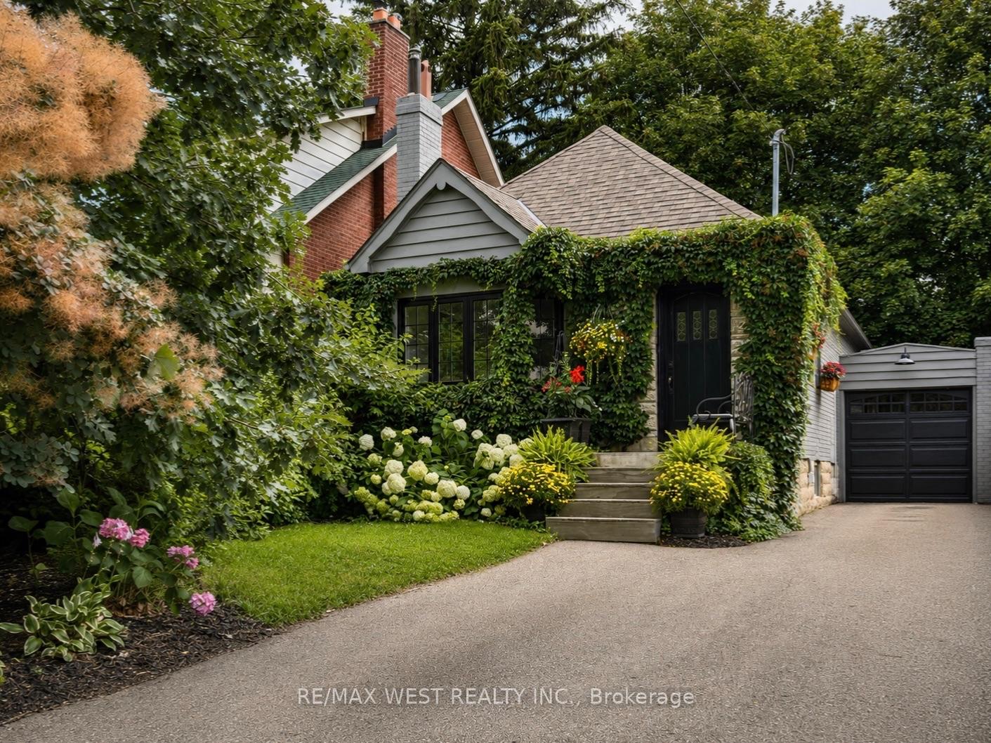 12-brentwood-road-s-toronto-etobicoke-ontario-w13593578