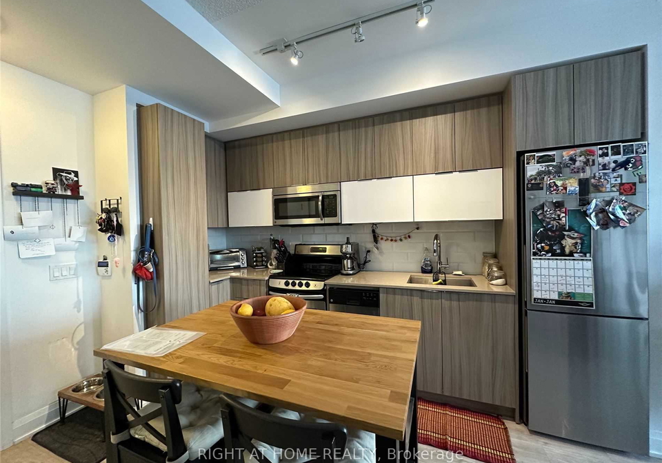 56-annie-craig-drive-toronto-etobicoke-ontario-w13593680