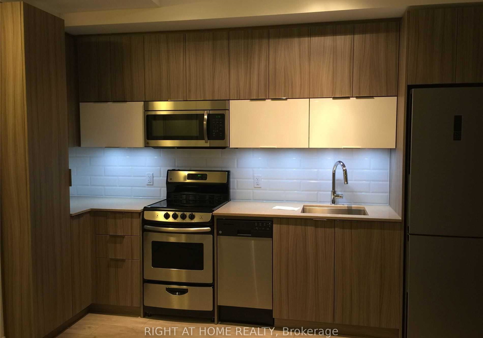 56-annie-craig-drive-toronto-etobicoke-ontario-w13593680