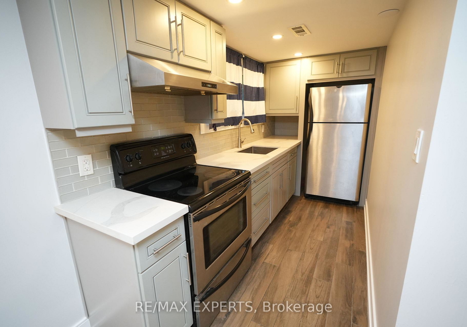 33rimilton-avenue-toronto-etobicoke-ontario-w13595078