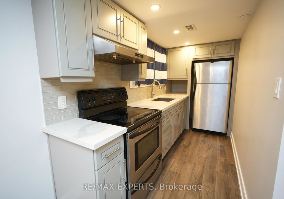 33rimilton-avenue-toronto-etobicoke-ontario-w13595078
