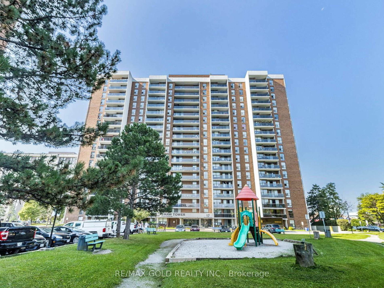 17-knightsbridge-road-brampton-ontario-w13595258