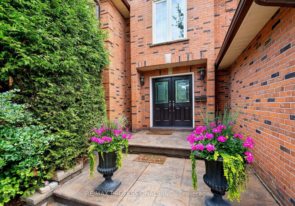 1820-shady-creek-court-mississauga-ontario-w13595380