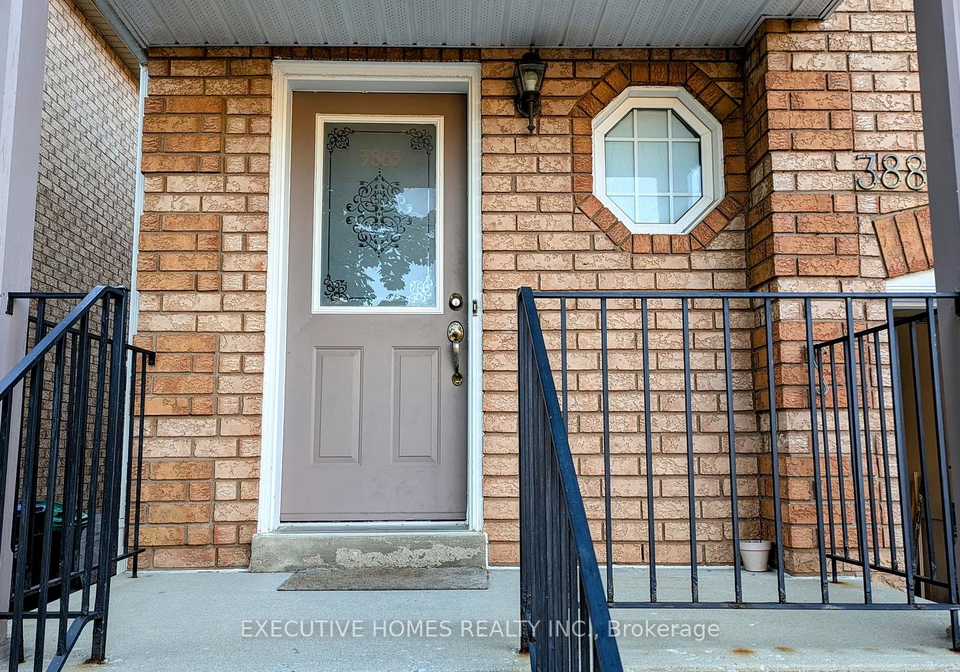 3883-manatee-way-main-way-mississauga-ontario-w13595556