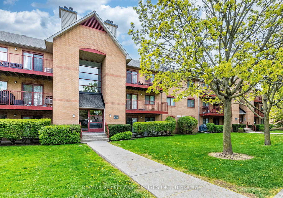 1508-pilgrims-way-oakville-ontario-w13595668