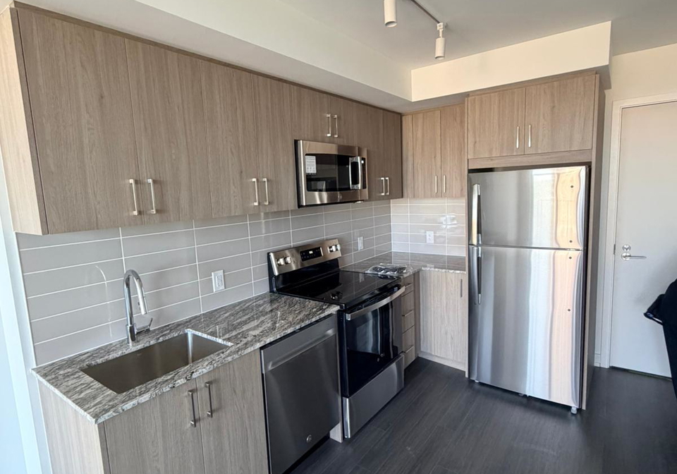 4010-eglinton-avenue-w-toronto-etobicoke-ontario-w13595824