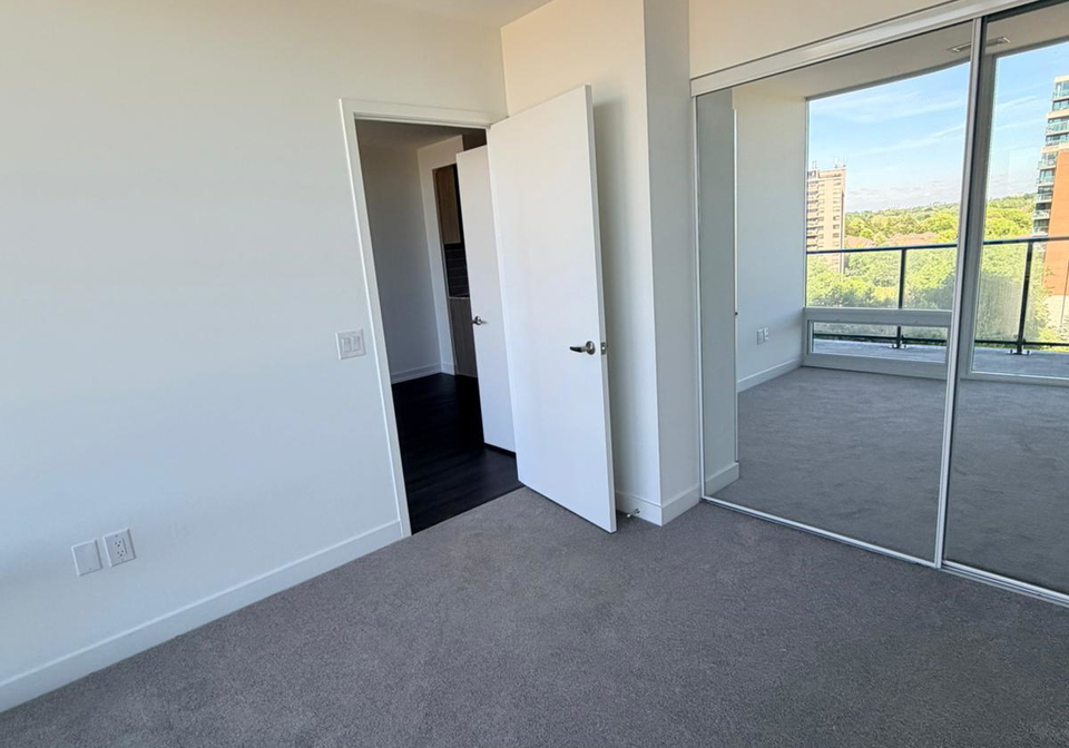 4010-eglinton-avenue-w-toronto-etobicoke-ontario-w13595824