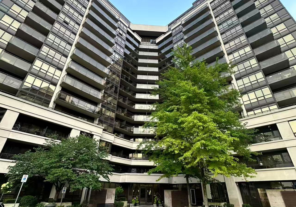 1060-sheppard-avenue-w-toronto-york-ontario-w13596524