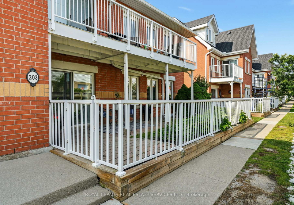 203-1701-lampman-avenue-burlington-ontario-w13596566