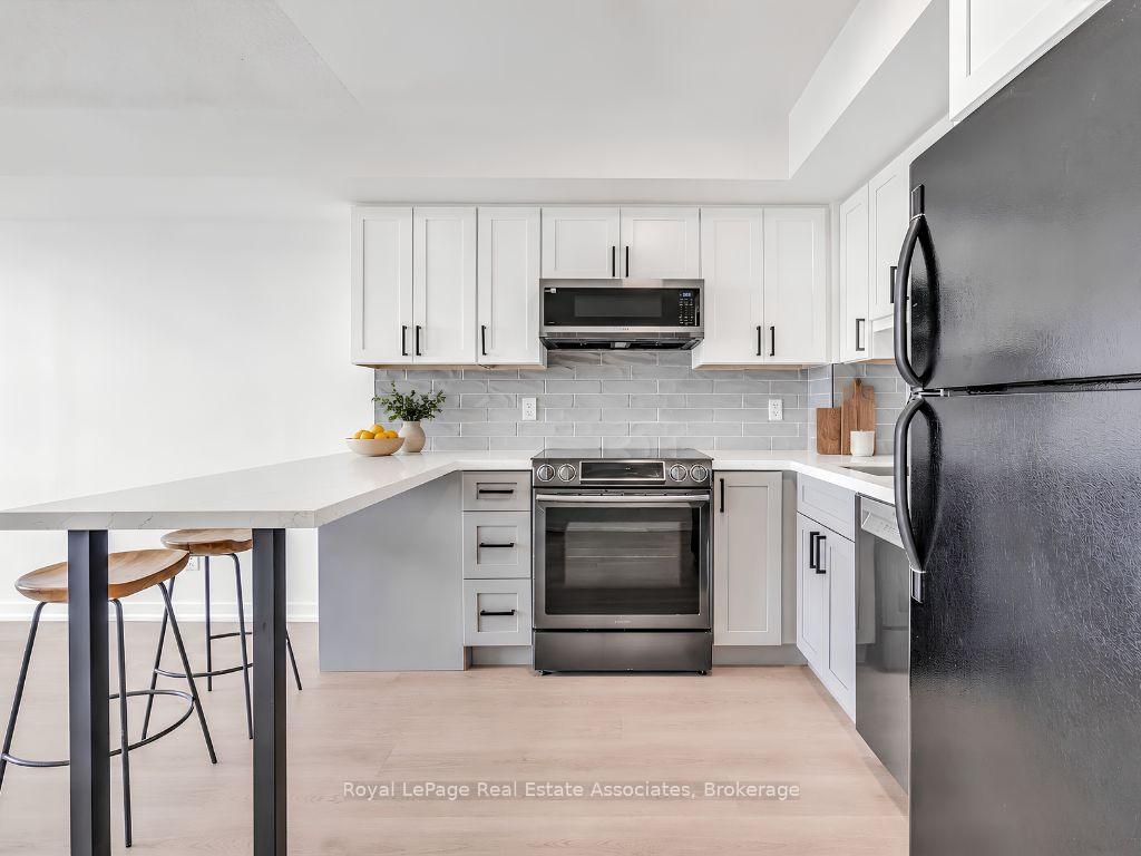 4-elsinore-path-toronto-etobicoke-ontario-w13597188