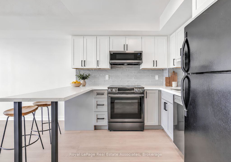 4-elsinore-path-toronto-etobicoke-ontario-w13597188