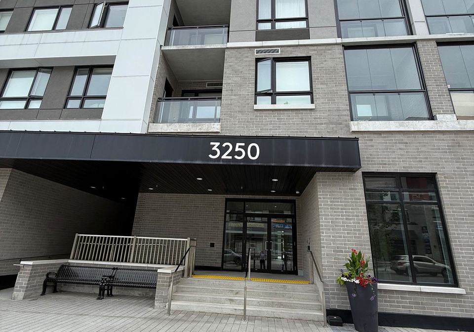 3250-carding-mill-trail-oakville-ontario-w13597390