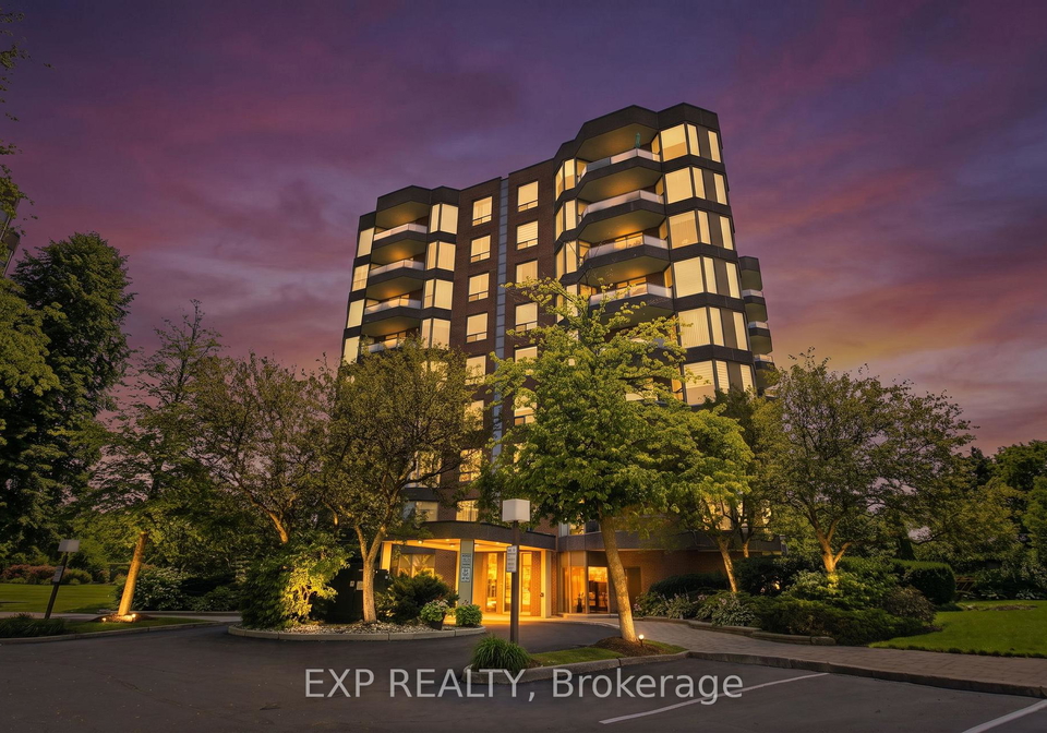 1903-pilgrims-way-oakville-ontario-w13597622