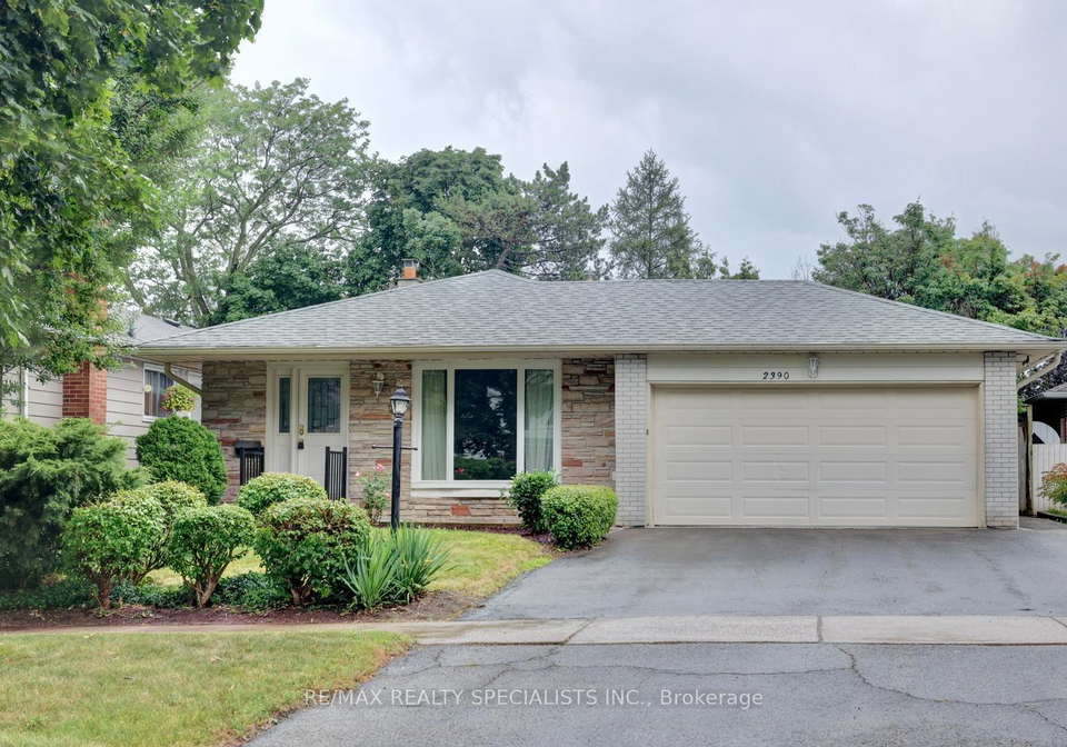 2390-pyramid-crescent-mississauga-ontario-w13597624