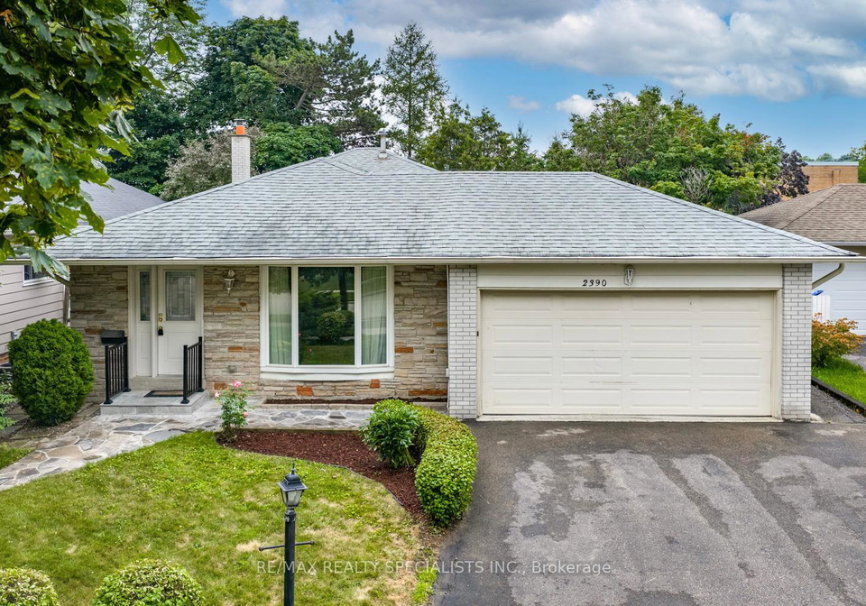 2390-pyramid-crescent-mississauga-ontario-w13597624