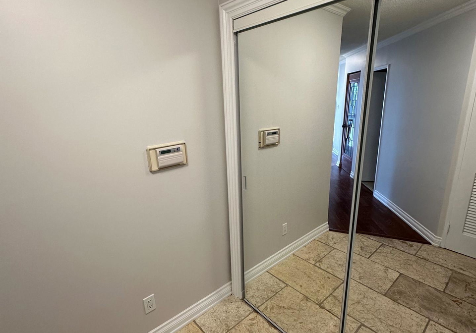 2261-lakeshore-boulevard-w-toronto-etobicoke-ontario-w13597938