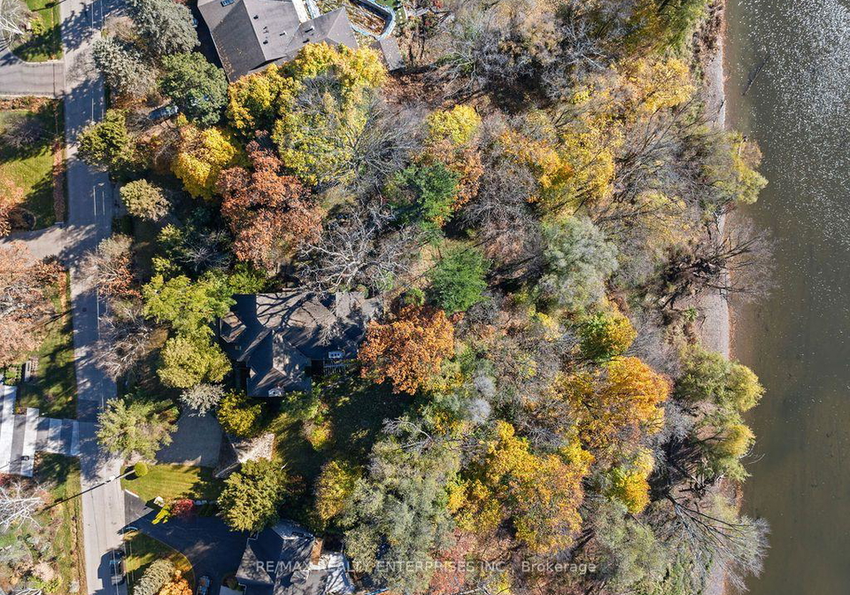 1520-pinetree-crescent-mississauga-ontario-w13598256