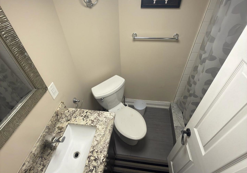 5668-shillington-drive-mississauga-ontario-w13599154