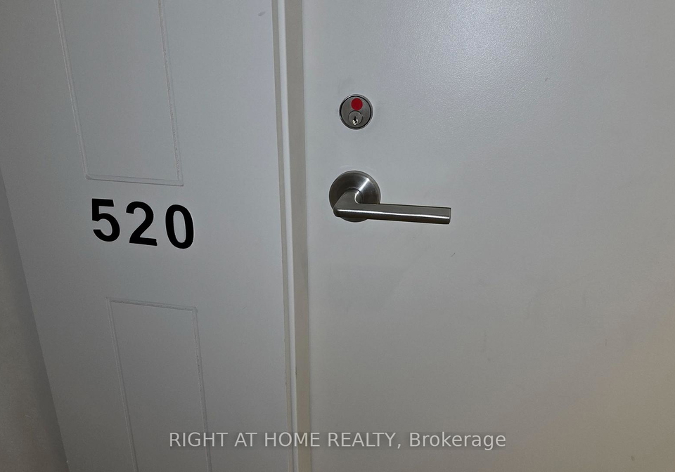 4010-eglinton-t-avenue-w-toronto-etobicoke-ontario-w13600420