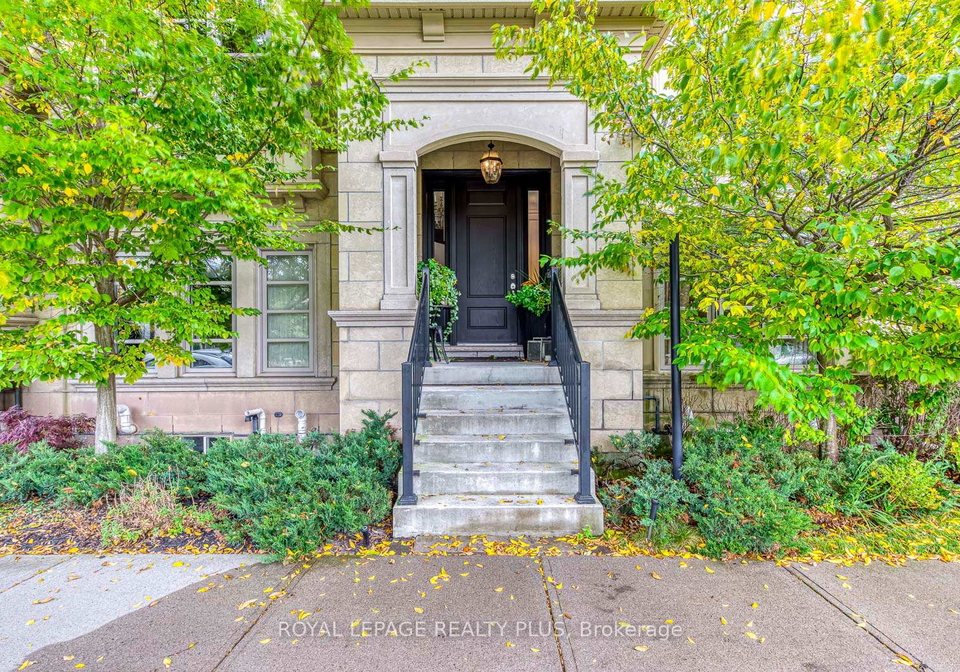 221-hanover-street-oakville-ontario-w13600562