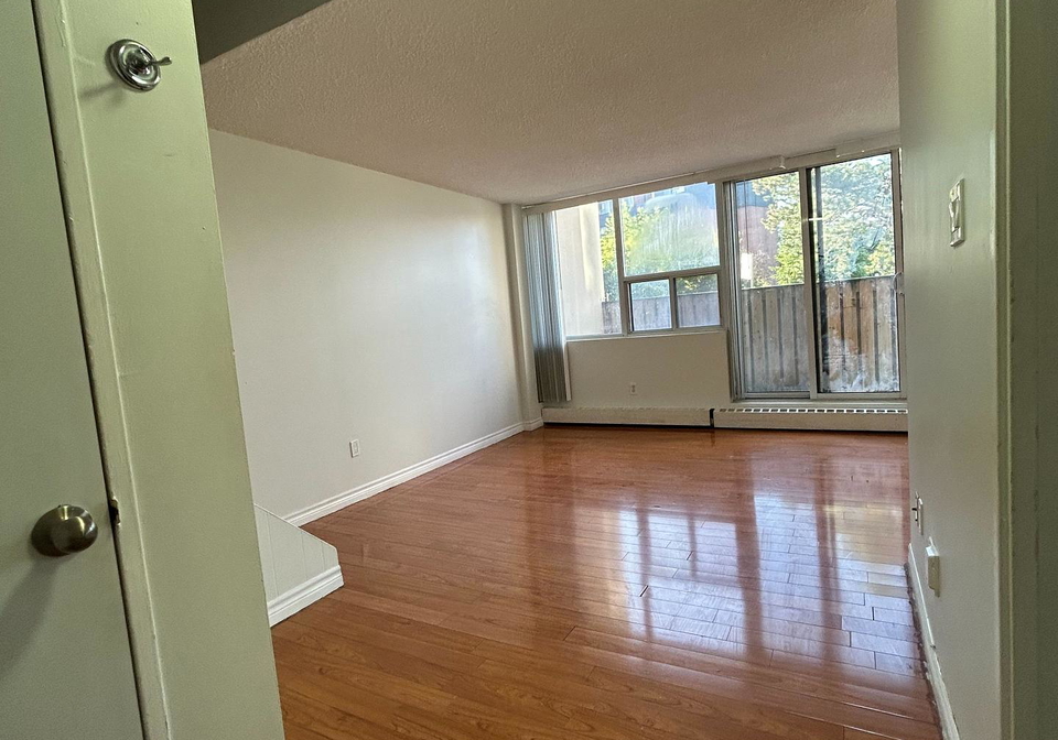 2121-roche-court-mississauga-ontario-w13601140