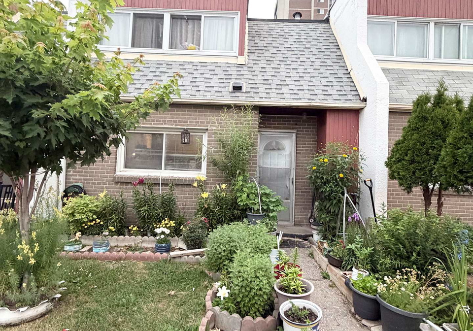 2901-jane-street-toronto-york-ontario-w13601386