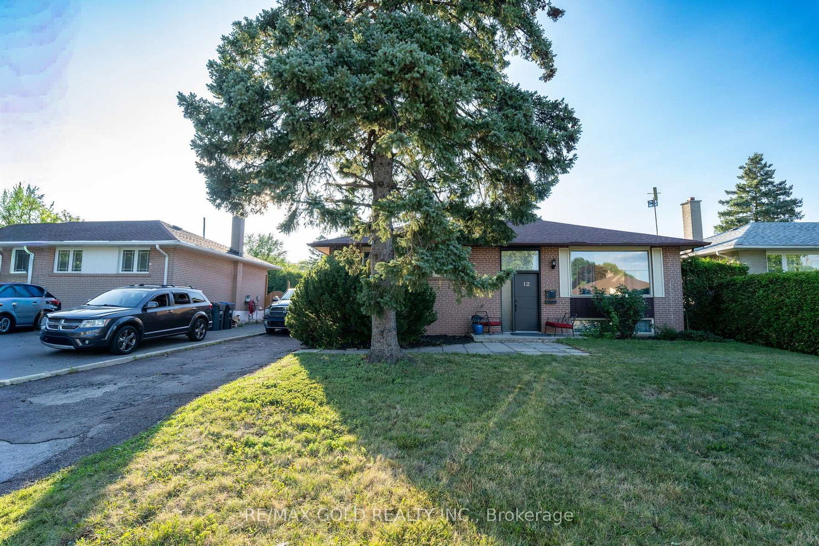 12-alexandria-crescent-brampton-ontario-w13601402