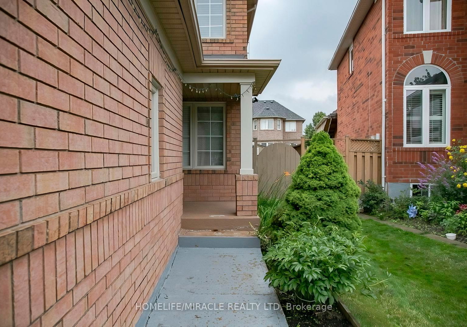 81-narrow-valley-crescent-brampton-ontario-w13601778