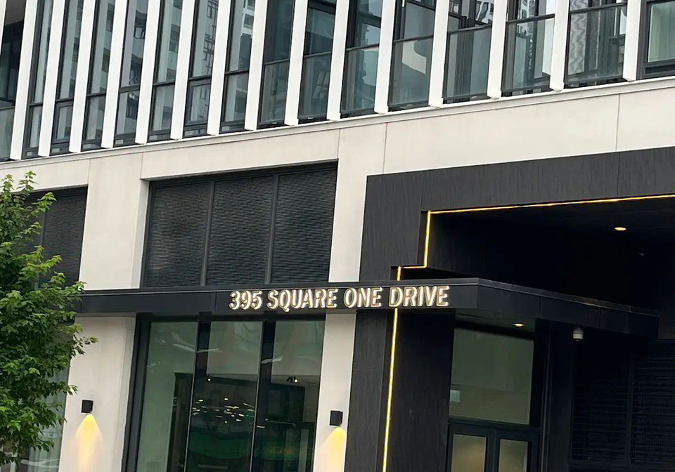 395-square-one-drive-mississauga-ontario-w13602228