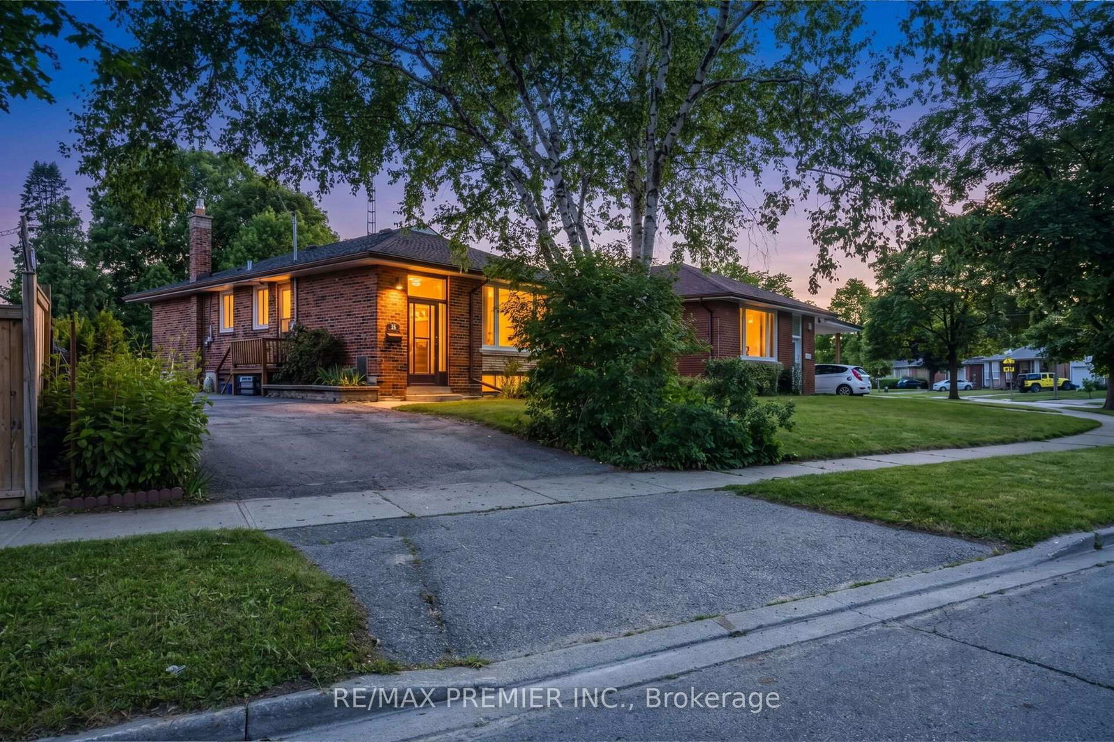 35-barkwin-drive-toronto-etobicoke-ontario-w13602324