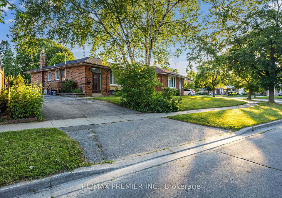 35-barkwin-drive-toronto-etobicoke-ontario-w13602324
