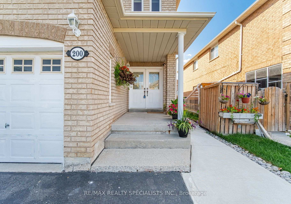 200-tiller-trail-brampton-ontario-w13602456
