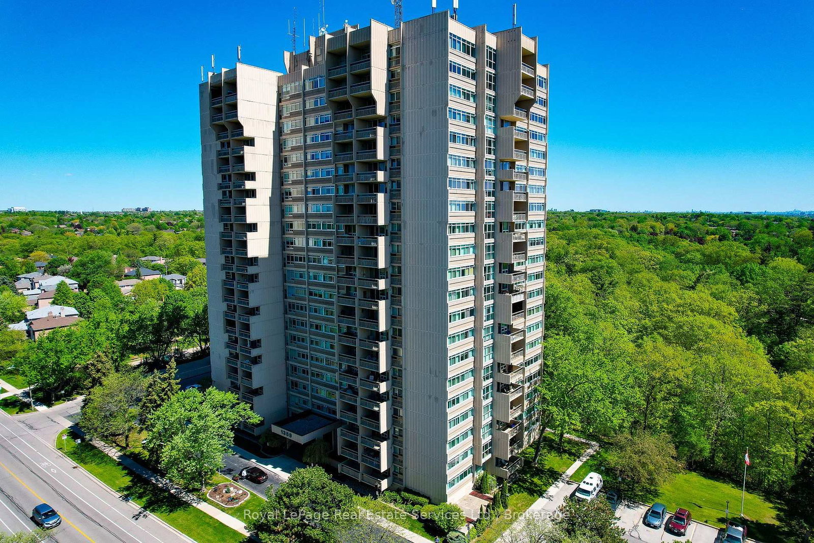 1359-white-oaks-boulevard-oakville-ontario-w13602530