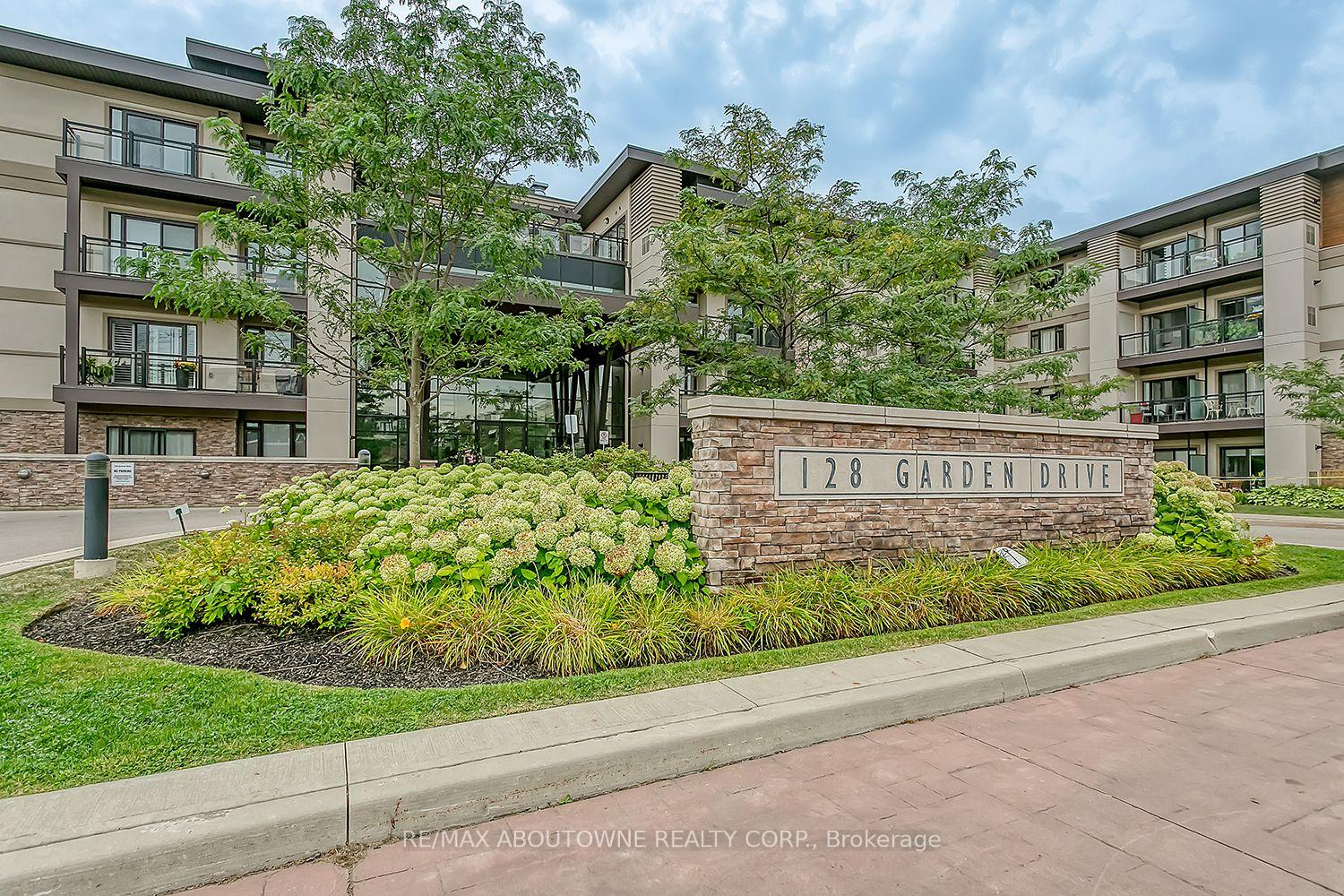 128-garden-drive-oakville-ontario-w13603900
