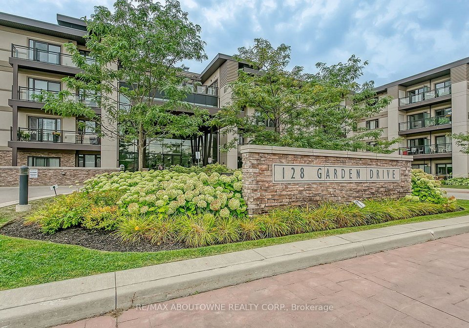 128-garden-drive-oakville-ontario-w13603900