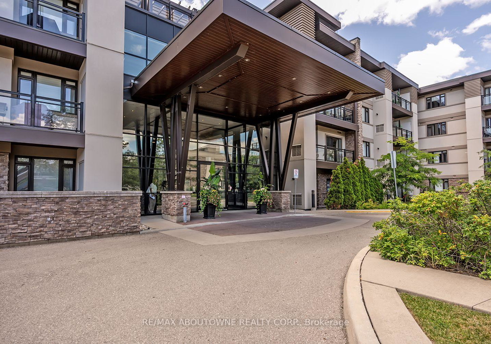 128-garden-drive-oakville-ontario-w13603900