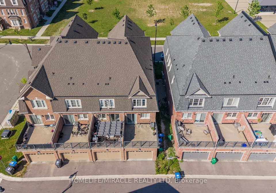 11-finegan-circle-brampton-ontario-w13603904