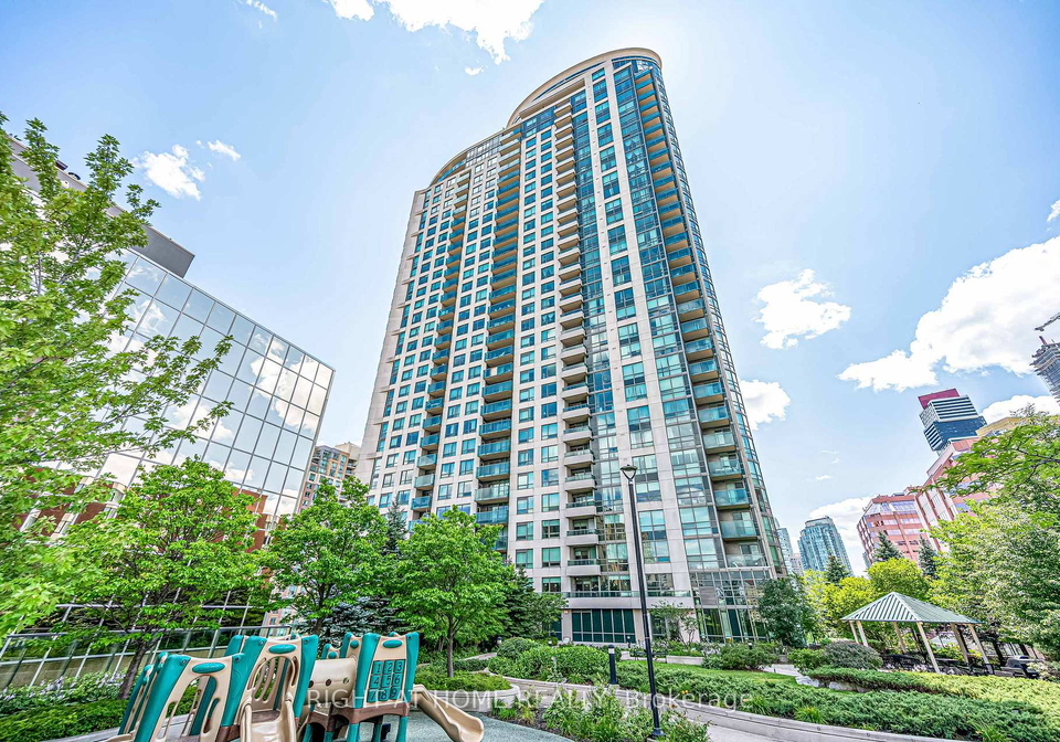 208-enfield-place-mississauga-ontario-w13604872