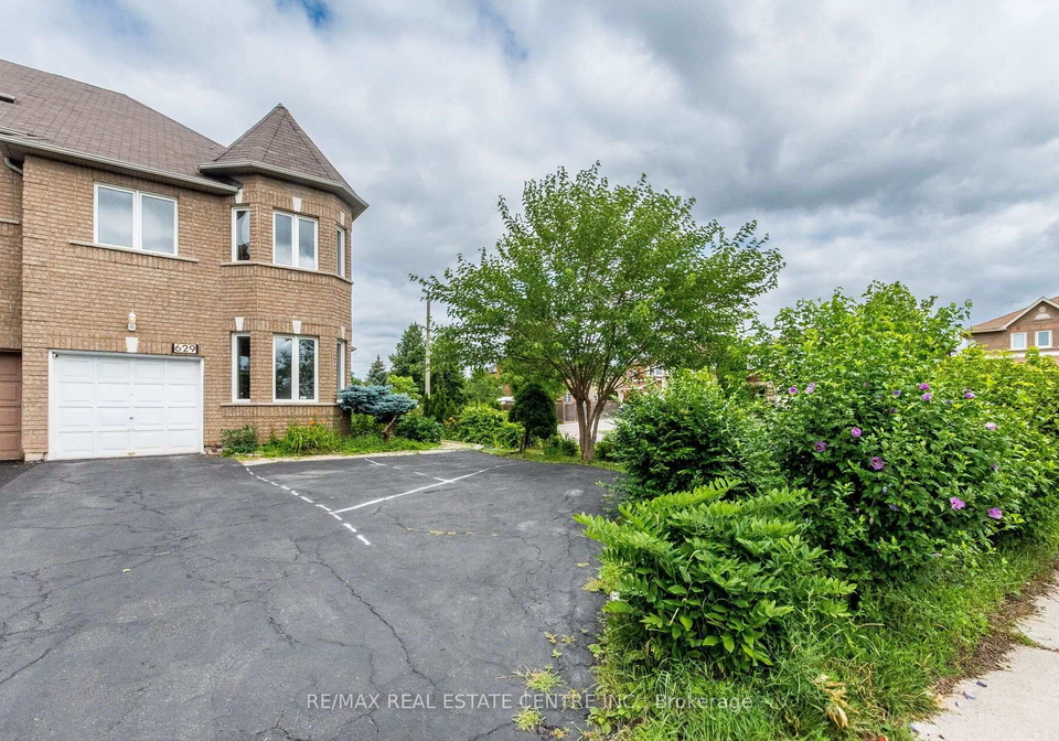 629-lumberton-crescent-mississauga-ontario-w13605006