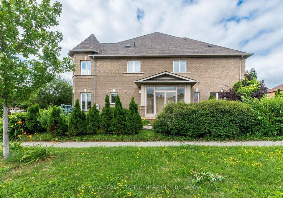 629-lumberton-crescent-mississauga-ontario-w13605006