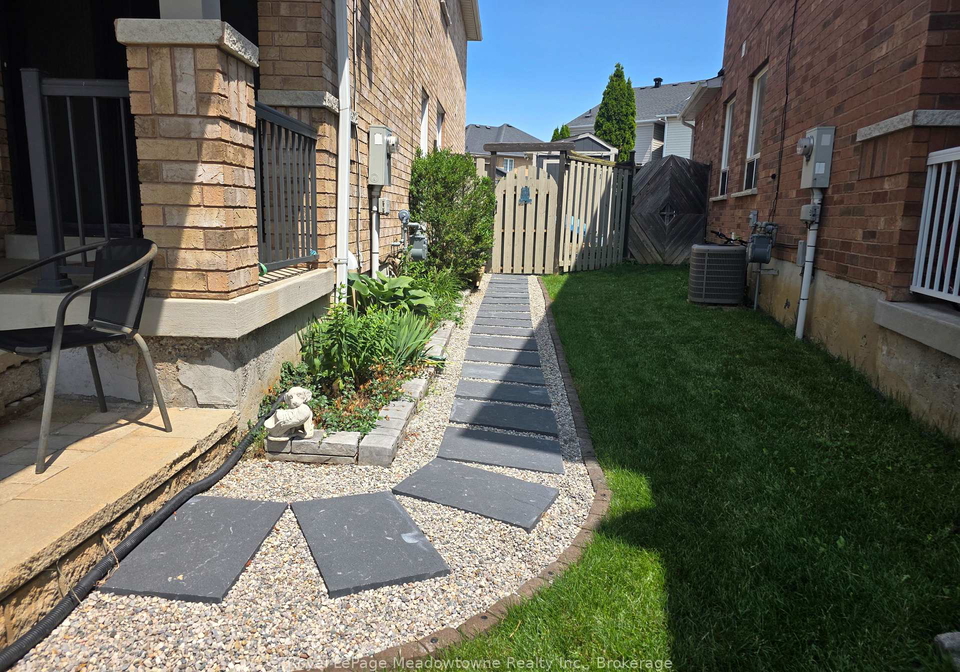 43-dills-crescent-milton-ontario-w13605462